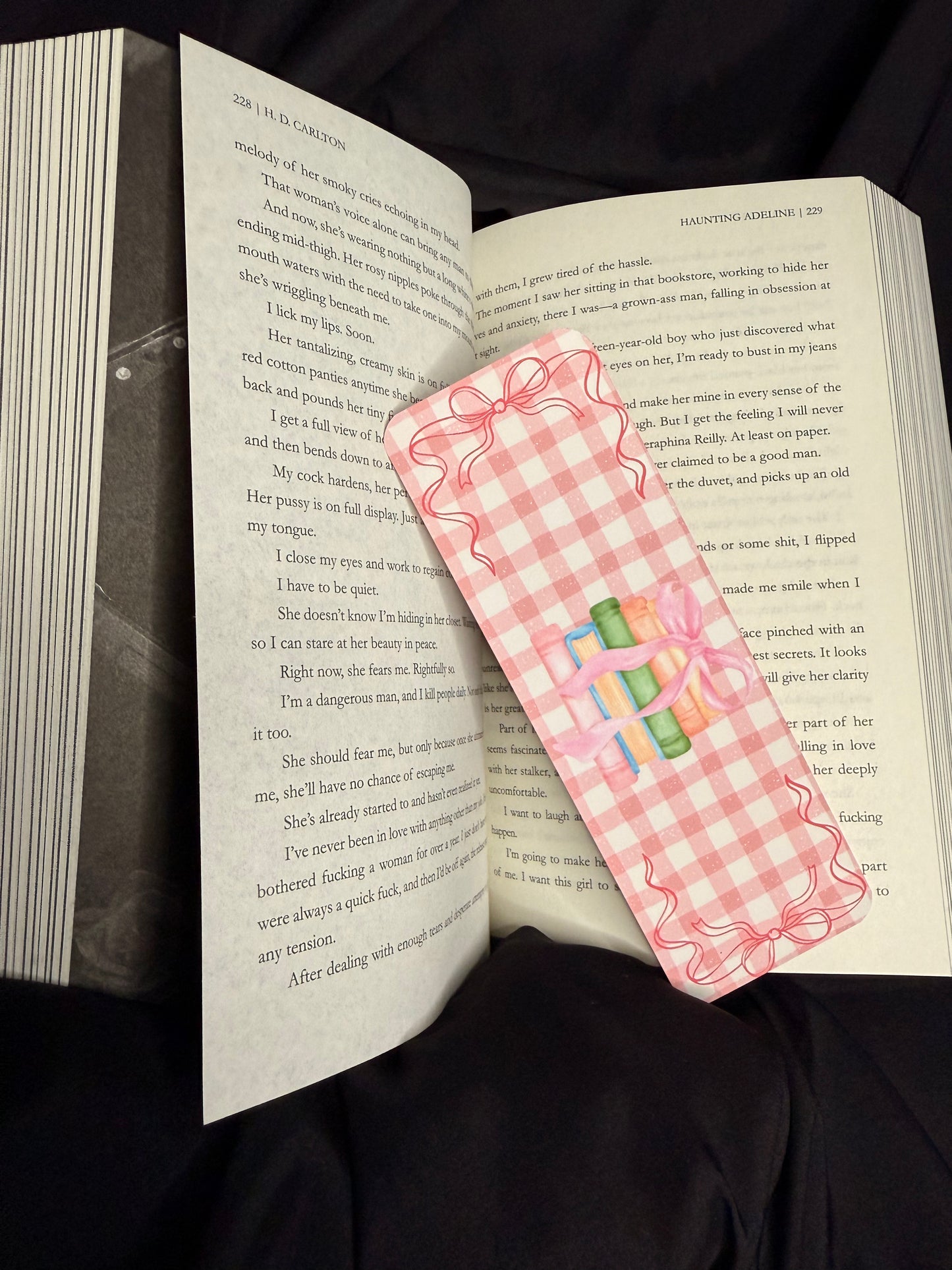 Pink "Reading time" bookmark
