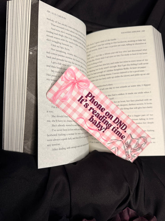 Pink "Reading time" bookmark